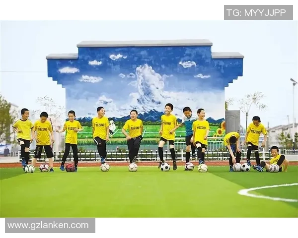 年轻足球明星海报墙贴打造你的梦想球场氛围与激情